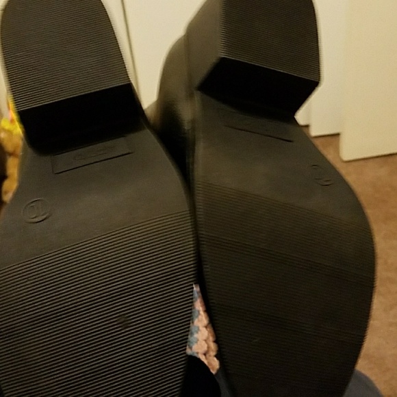 Size 10 black ankle boots - Picture 2 of 3